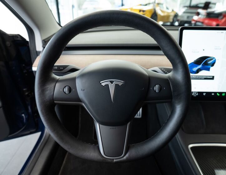 Tesla Model 3 7