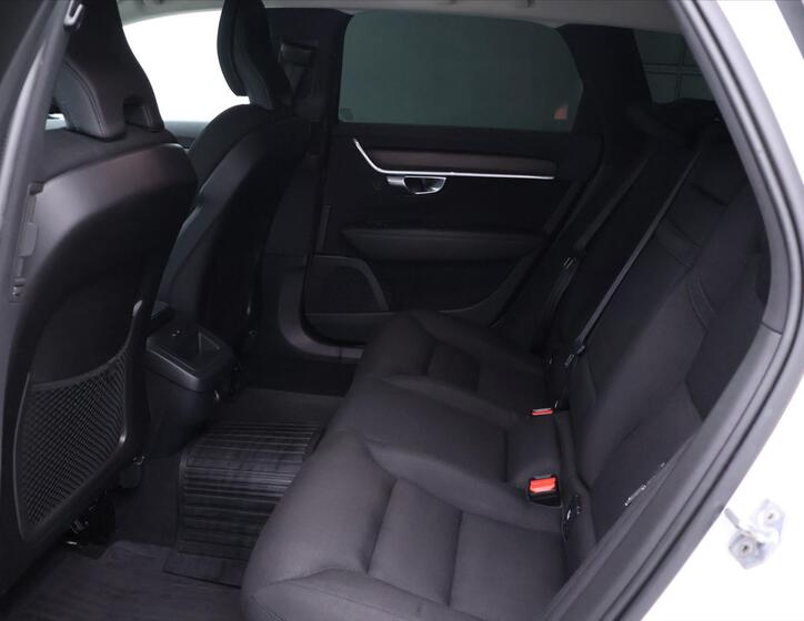 Volvo V90 13
