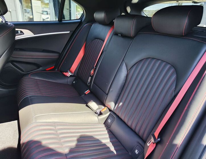 Hyundai Genesis 14