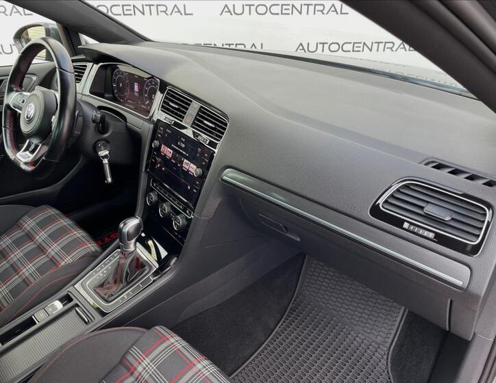 Volkswagen Golf 22