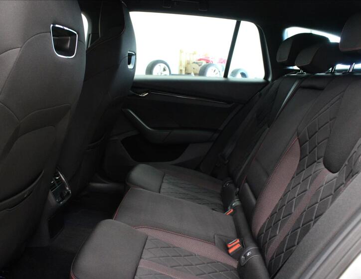 Škoda Octavia 14
