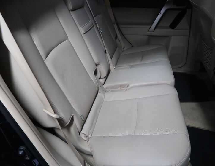 Toyota Land Cruiser 13