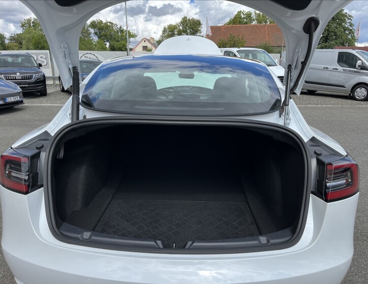 Tesla Model 3 27
