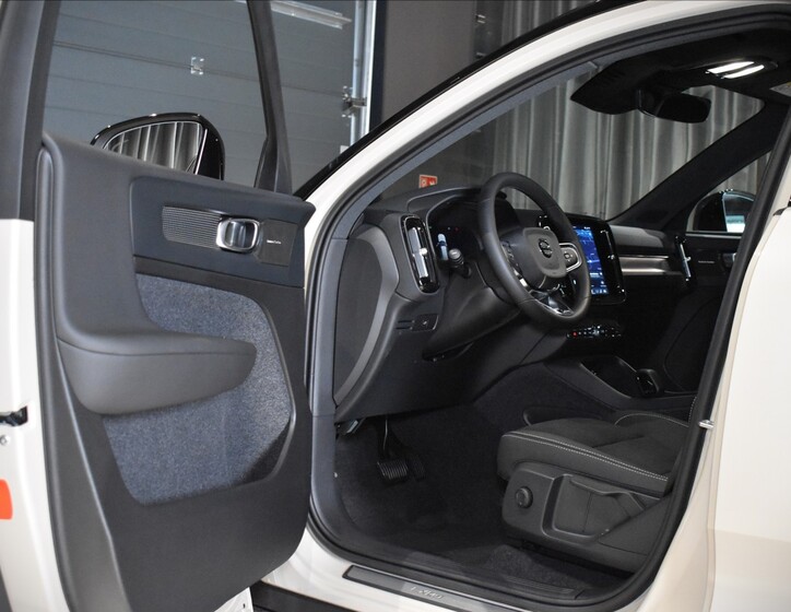 Volvo EX40 12