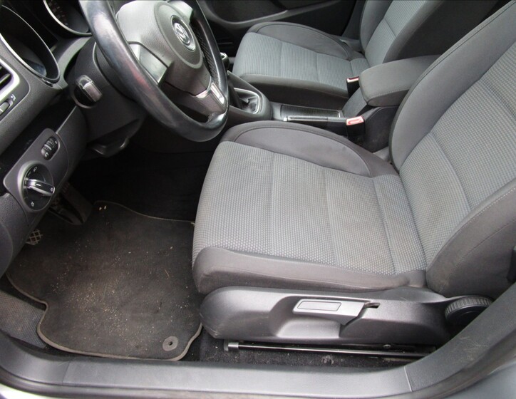 Volkswagen Golf 11