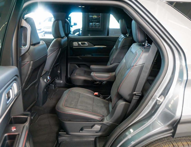 Ford Explorer 37