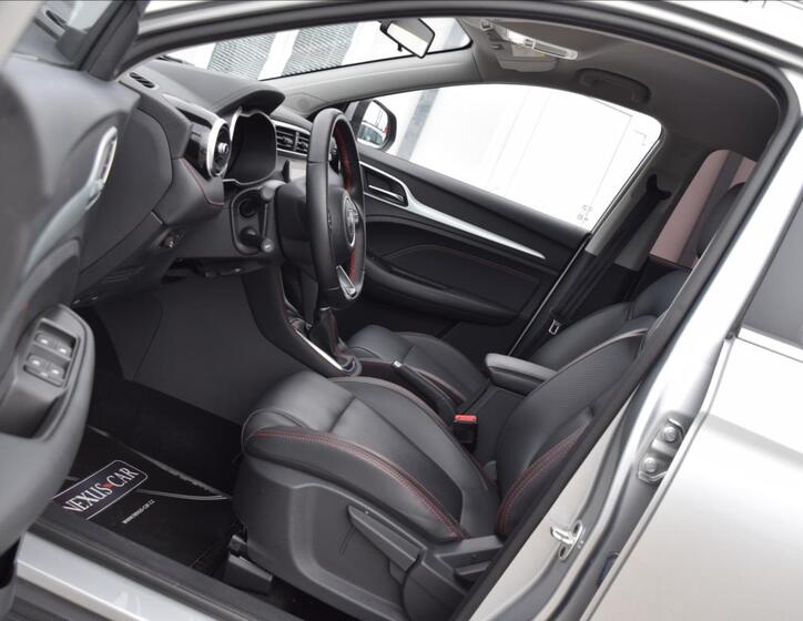 MG ZS 15