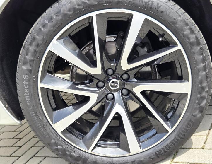 Volvo XC90 25