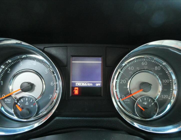 Chrysler Town & Country 29