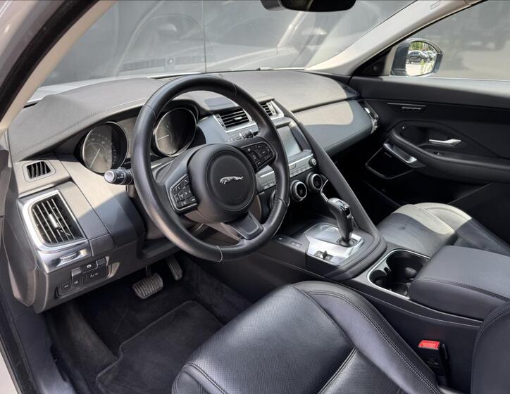 Jaguar E-Pace 8