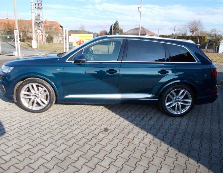 Audi Q7 4