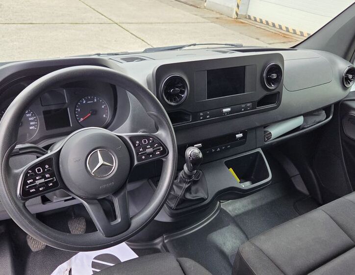 Mercedes-Benz Sprinter 10