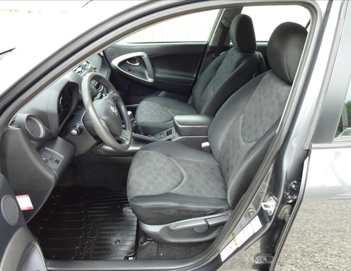 Toyota RAV4 16