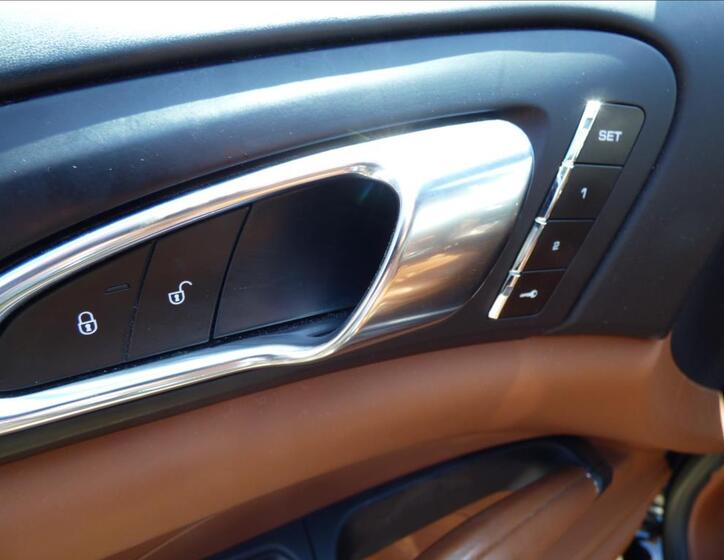 Porsche Cayenne 12