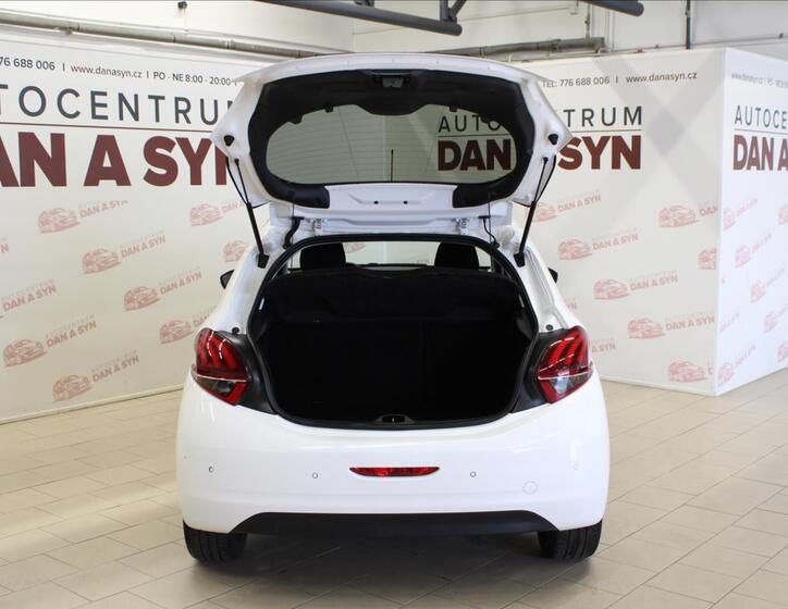 Peugeot 208 7