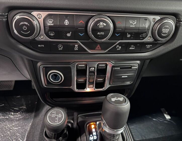 Jeep Wrangler 21