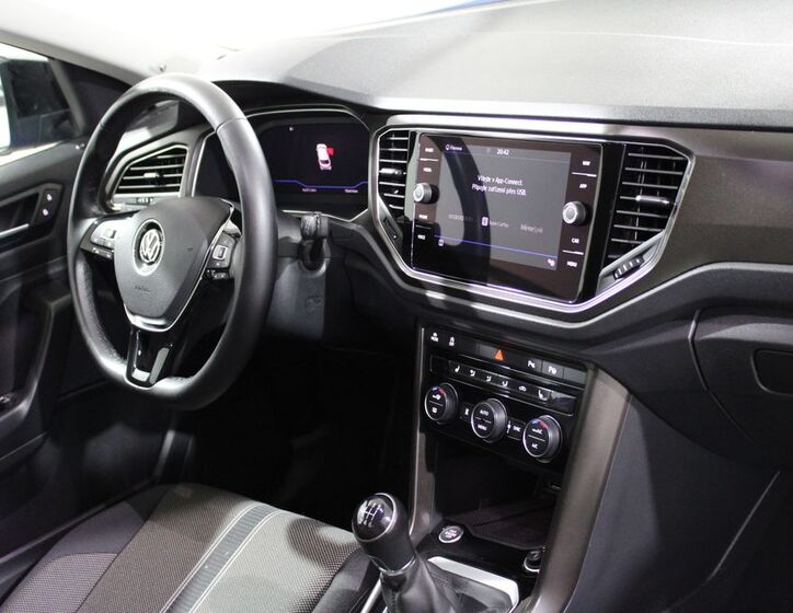Volkswagen T-Roc 5