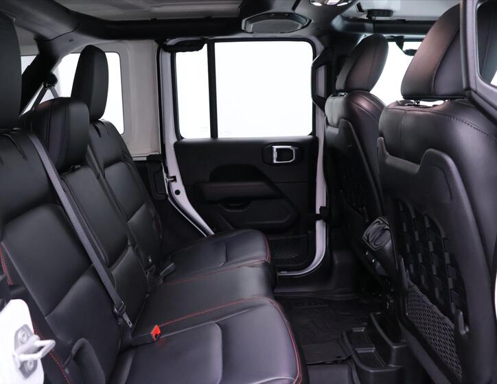 Jeep Wrangler 13