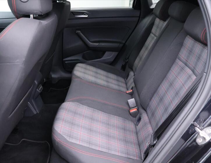 Volkswagen Polo 13