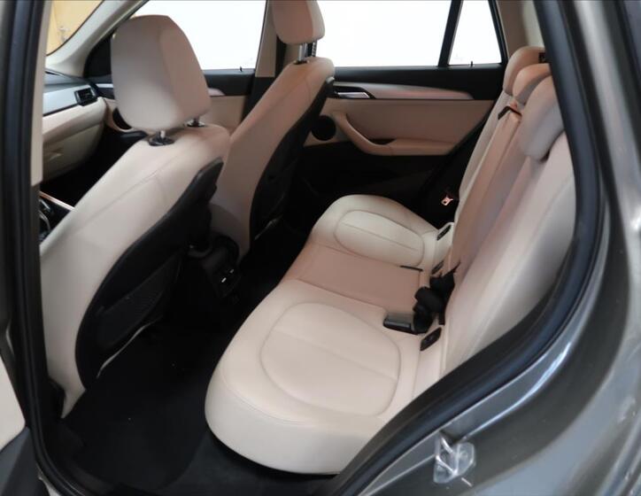 BMW X1 8
