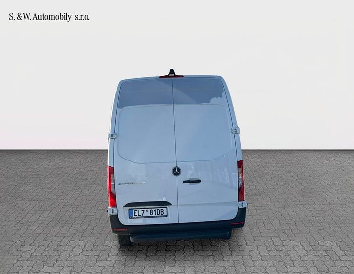 Mercedes-Benz Sprinter 4