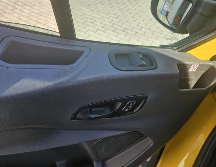 Ford Transit 8