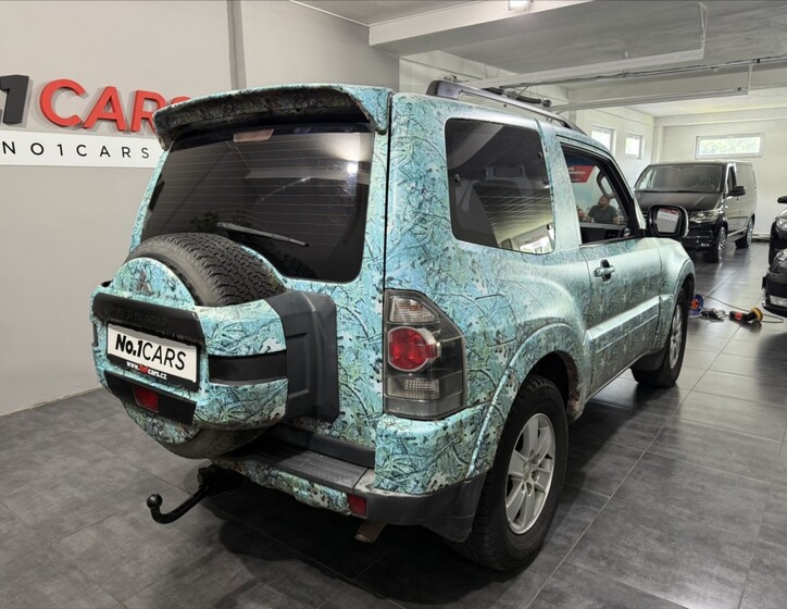 Mitsubishi Pajero 5