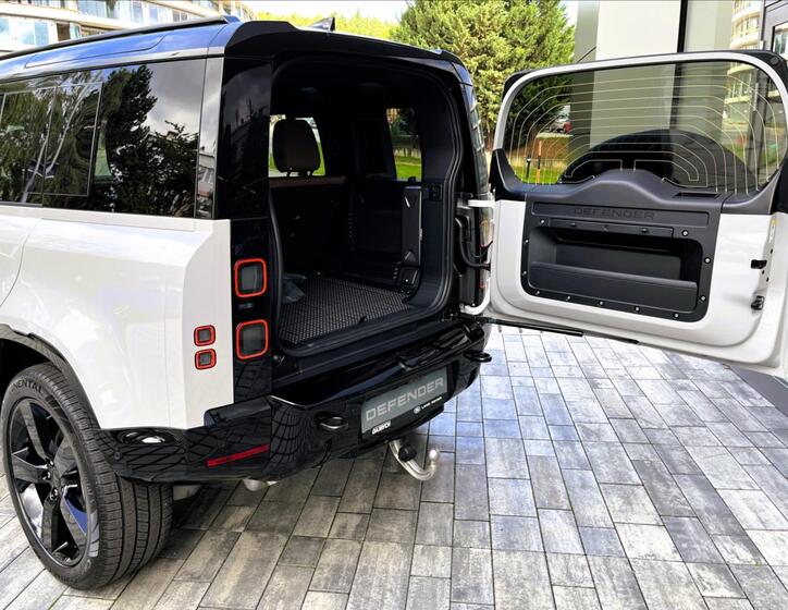Land Rover Defender 5