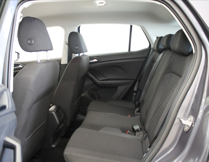 Volkswagen T-Cross 6