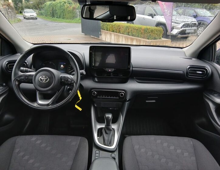 Toyota Yaris 16