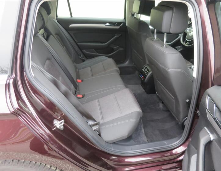Volkswagen Passat 12