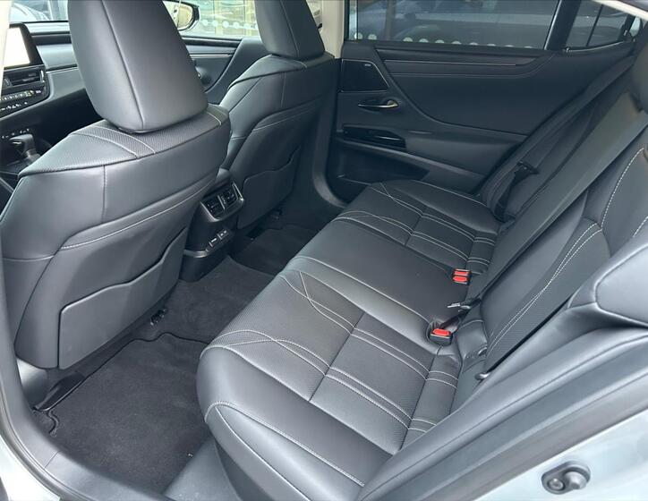 Lexus ES 300h 11