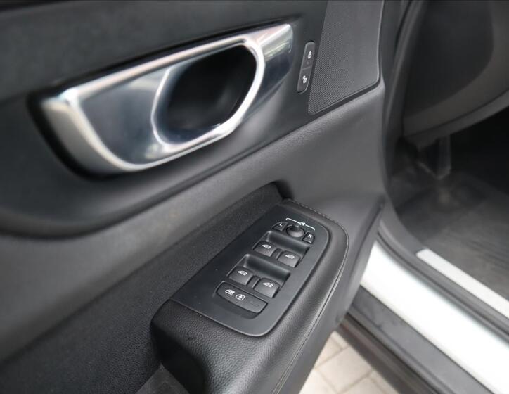 Volvo V60 8