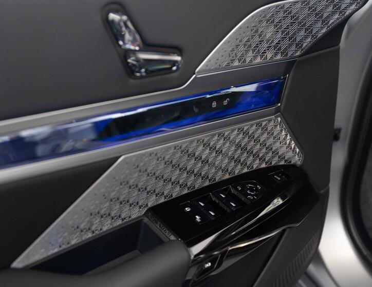 BMW i7 17