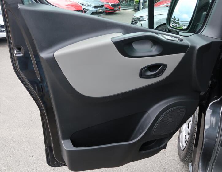 Renault Trafic 19