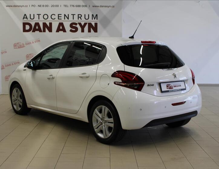 Peugeot 208 6