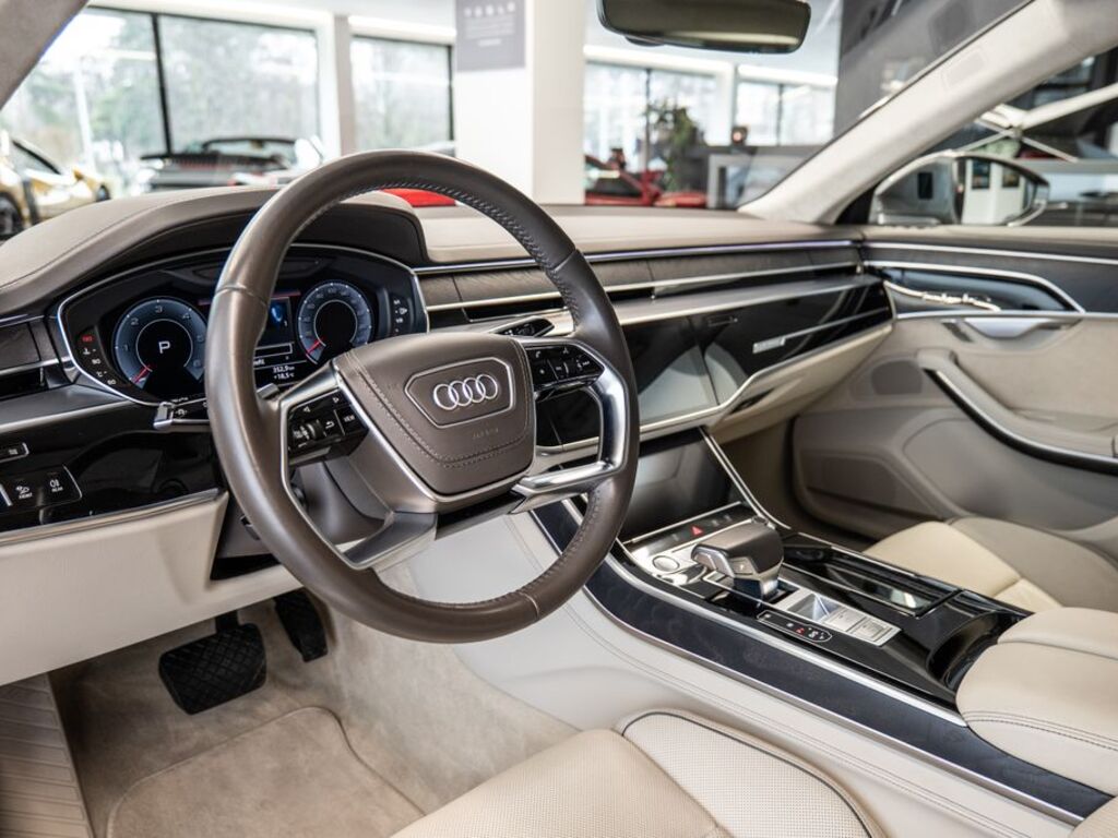 Audi A8 6