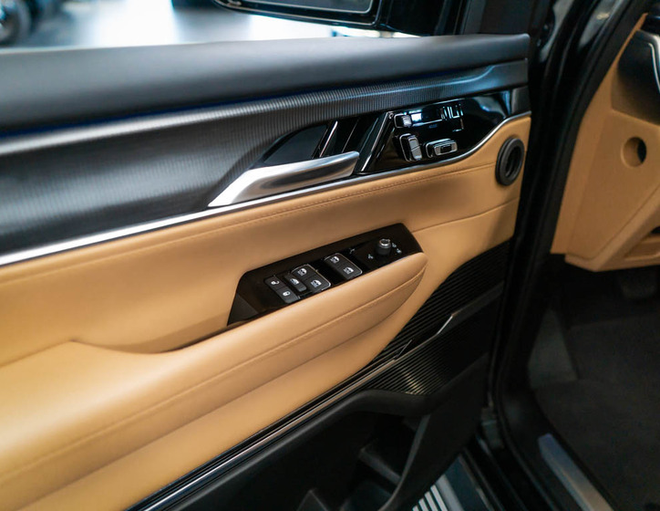 Jeep Grand Wagoneer 17