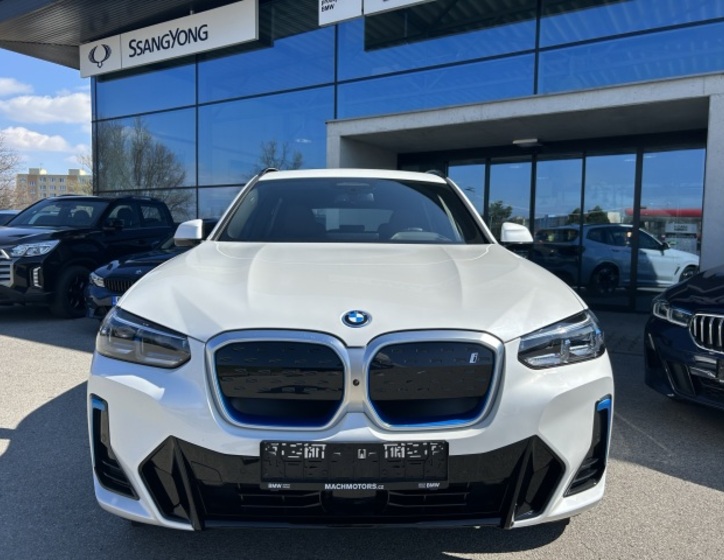 BMW iX3 5