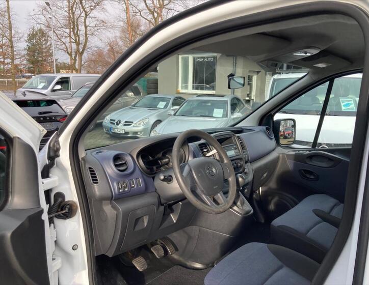 Opel Vivaro 11