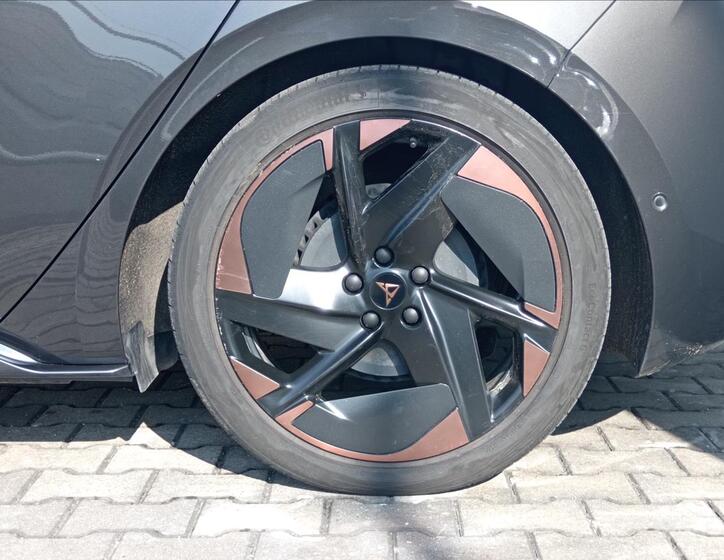 Cupra Born 9