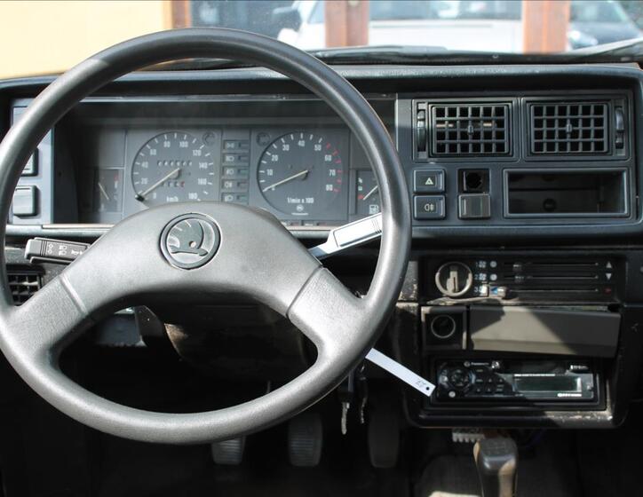 Škoda Favorit 8