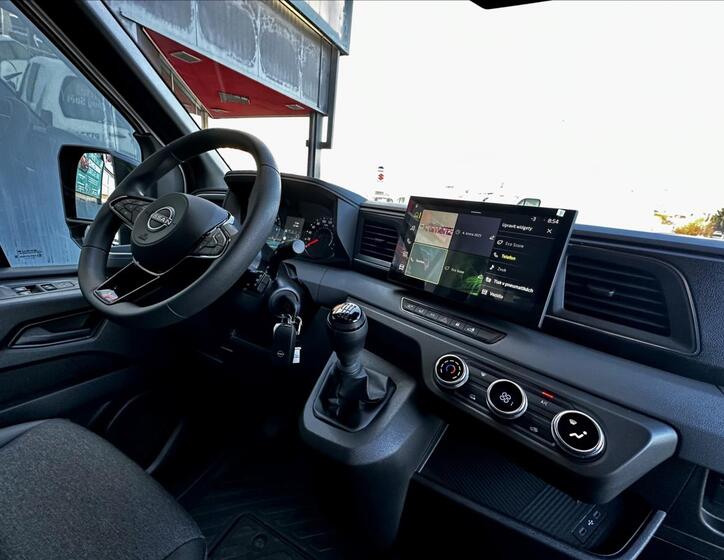 Nissan Interstar 5