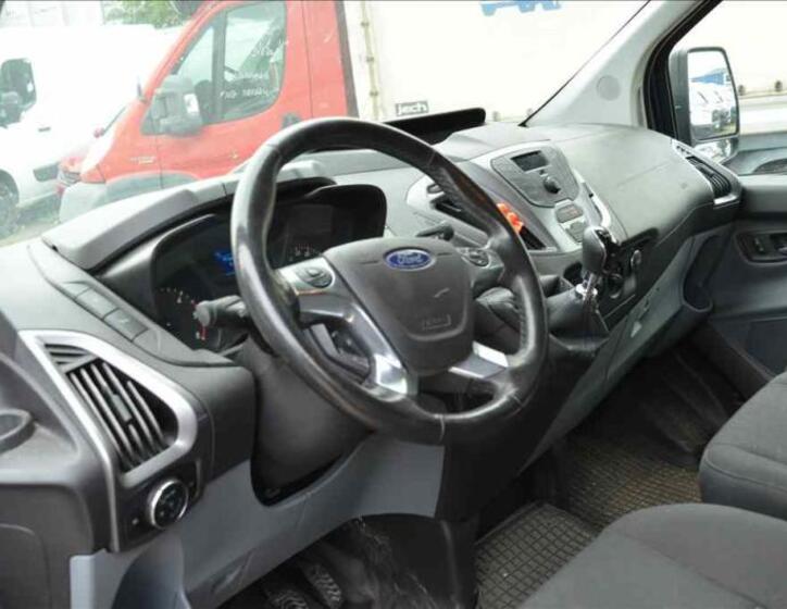 Ford Transit 9