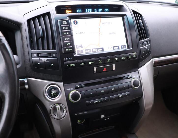 Toyota Land Cruiser 26
