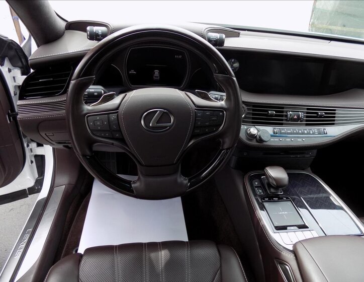 Lexus LS 500 27