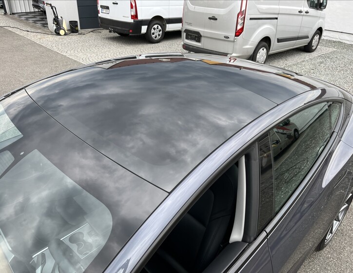 Tesla Model 3 33