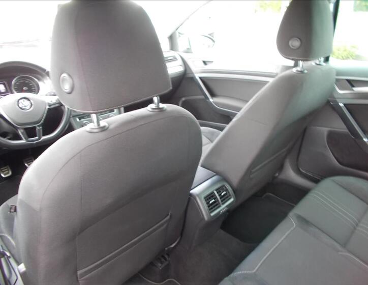Volkswagen Golf 16