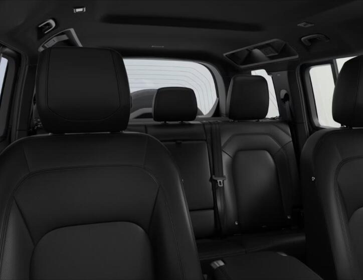 Land Rover Defender 7