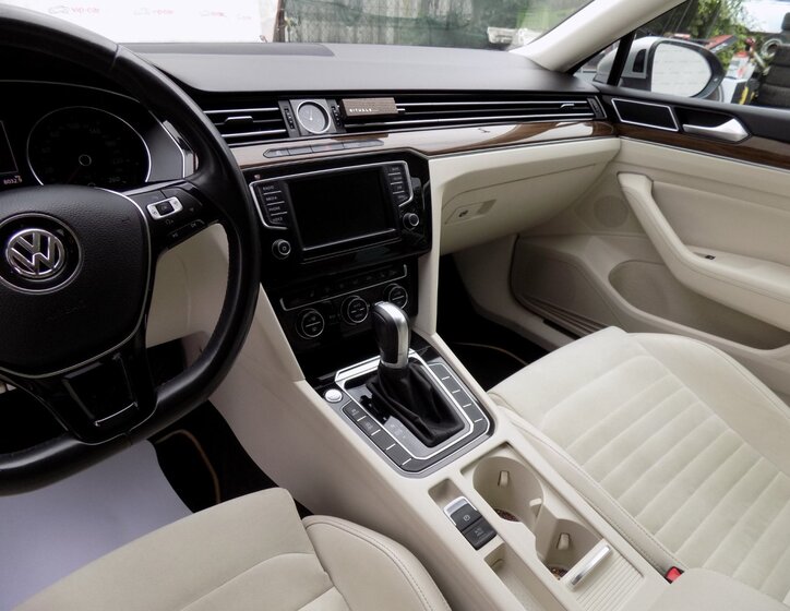 Volkswagen Passat 25